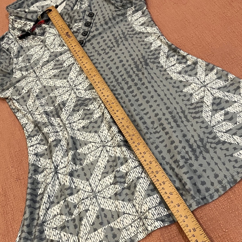 Wm’s small Gray Patterned Tunic Top - Picture 6 of 12